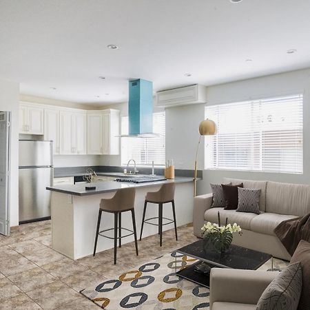 New Luxury Hollywood Sign View- Condo Лос-Анджелес Экстерьер фото