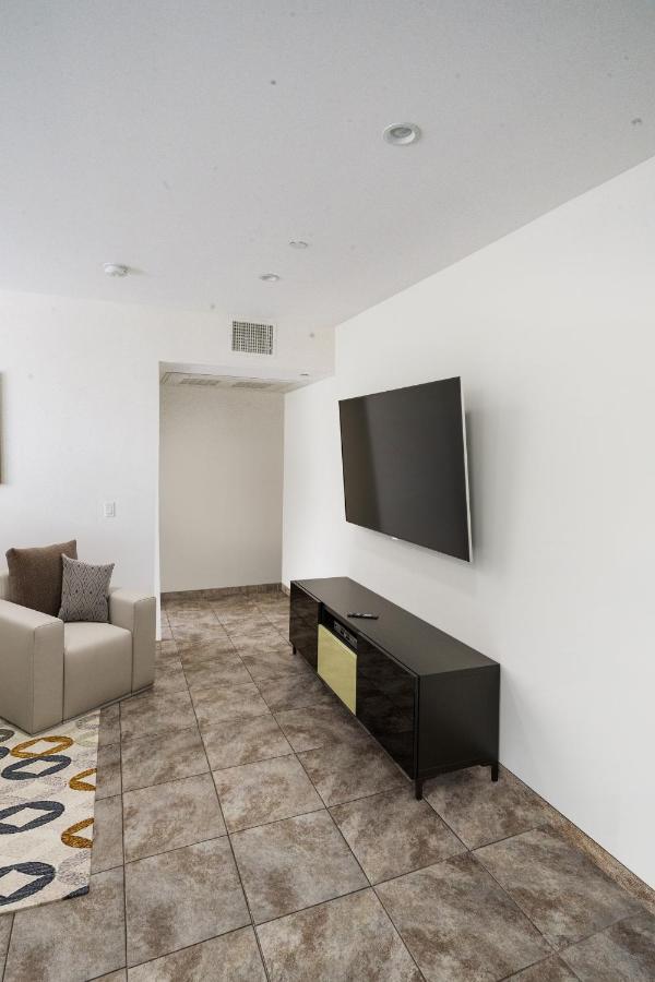 New Luxury Hollywood Sign View- Condo Лос-Анджелес Экстерьер фото